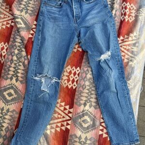 Distressed Levi wedgie Blue Jeans